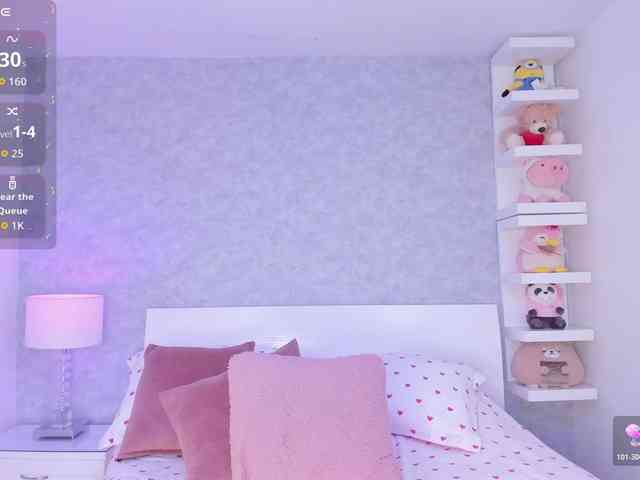 AriBlake webcam