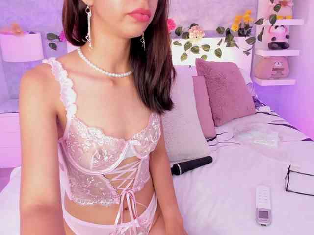 AriBlake webcam