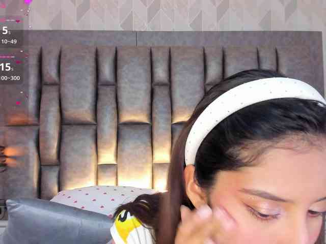 AriBlake webcam