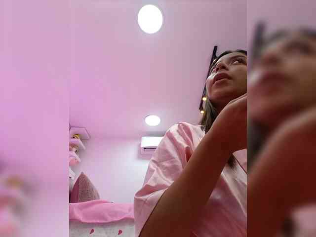 AriBlake webcam