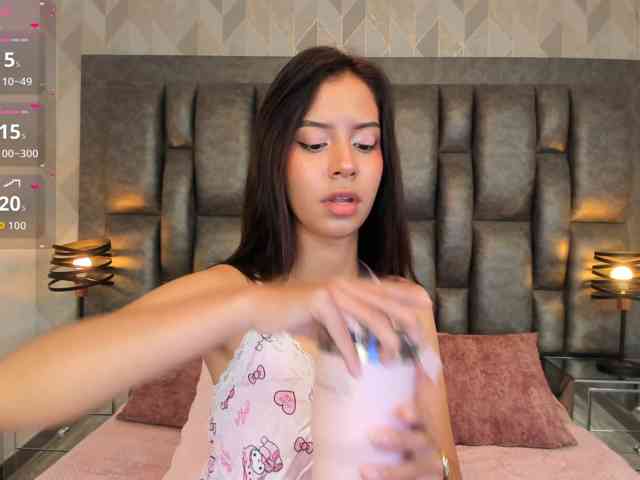 AriBlake webcam