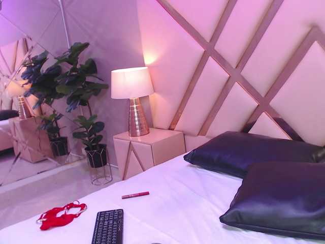 QueenofFirex's BongaCams show and profile