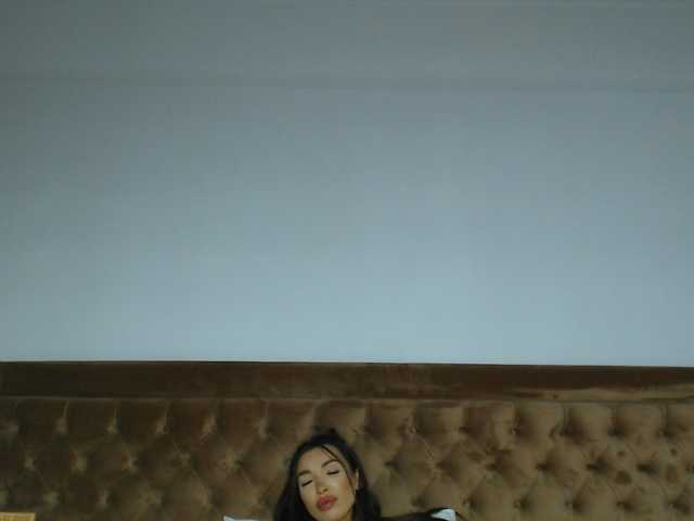 le modèle aylinhoney est en webcam porno dans un show sur le site bongacams, il possède les tags suivants: White/Caucasian,Brunette,Shaved