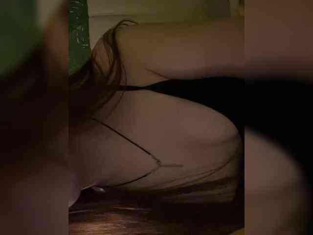 LazyLunas webcam