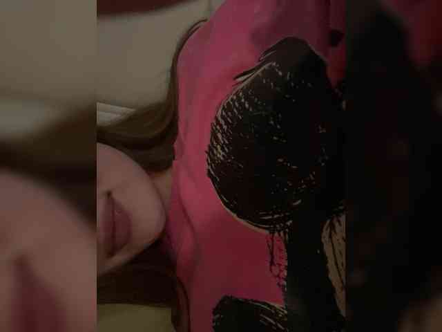 LazyLunas webcam