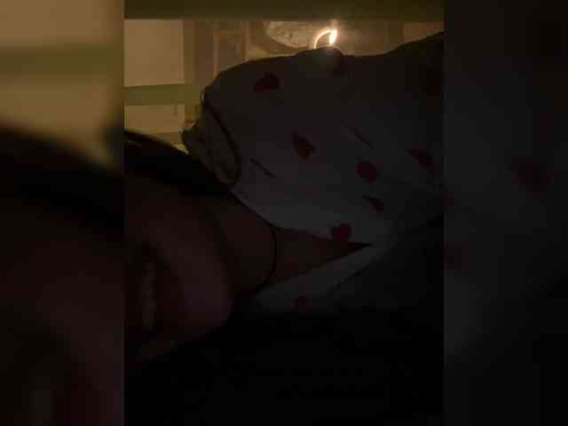 LazyLunas webcam