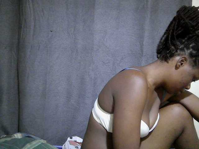 Cute-mellanin's BongaCams show and profile