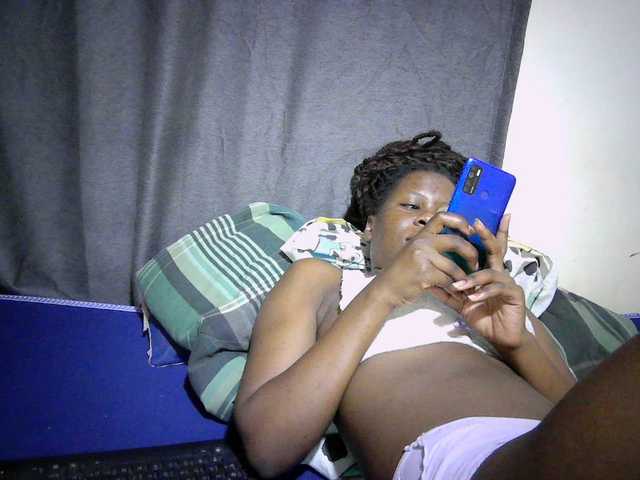 Cute-mellanin's BongaCams show and profile