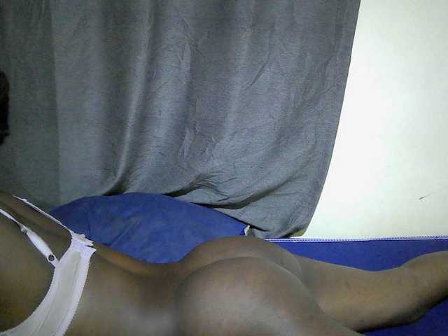 Cute-mellanin's BongaCams show and profile