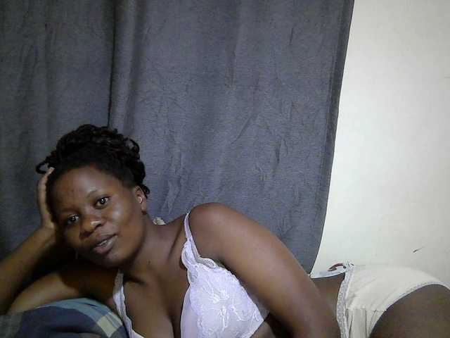 Cute-mellanin's BongaCams show and profile