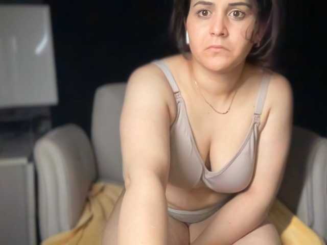 ema-love live cam on BongaCams