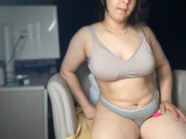 ema-love live webcam show