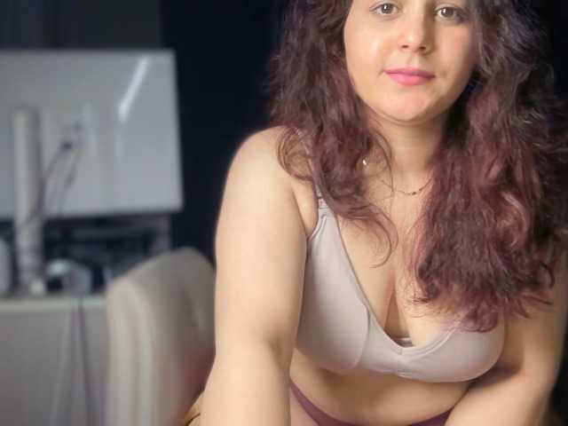 ema-love live cam on BongaCams