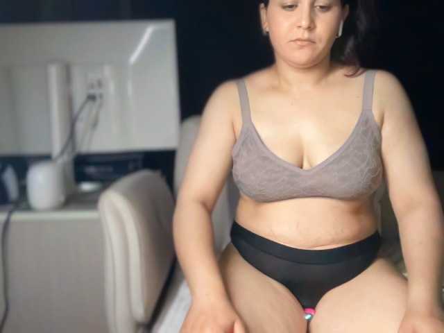 ema-love live cam on BongaCams