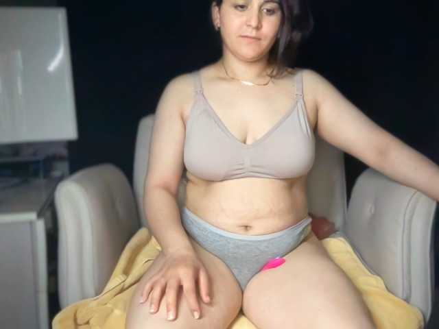 ema-love live webcam show