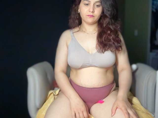ema-love live cam on BongaCams