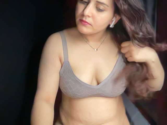 ema-love live cam on BongaCams