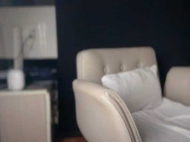 ema-love live cam on BongaCams