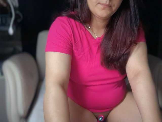ema-love live cam on BongaCams
