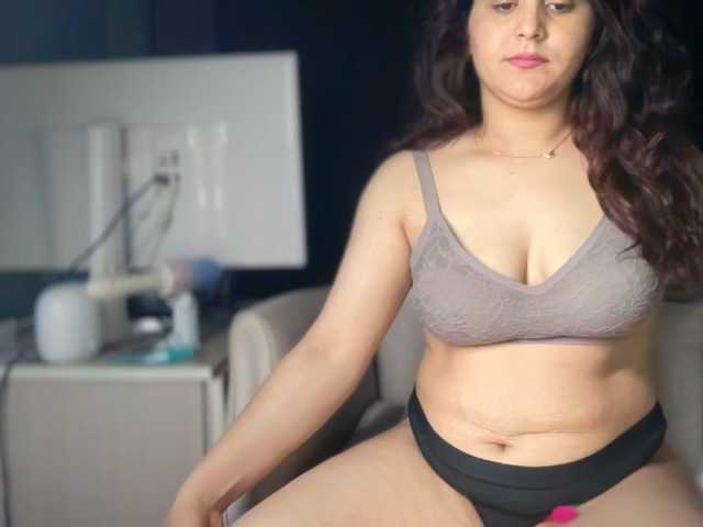 ema-love live cam on BongaCams