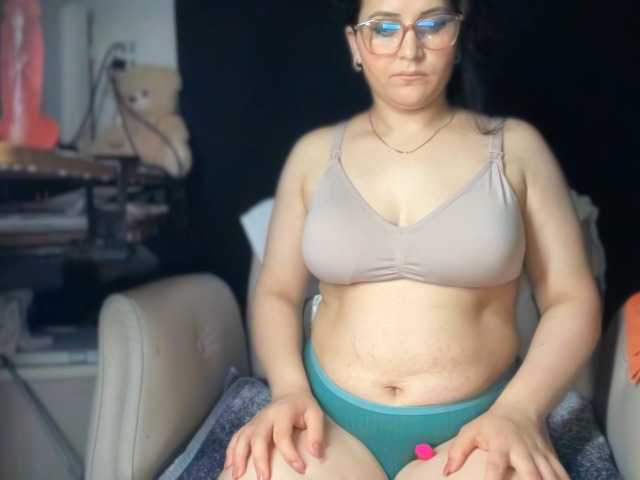 ema-love webcam bongacams model stream image
