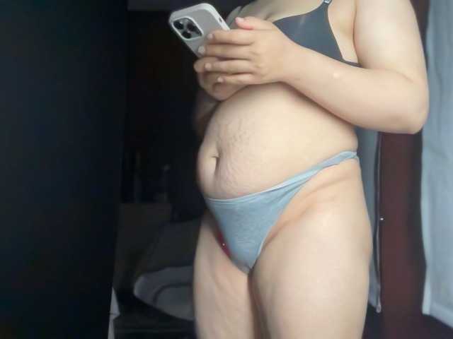 ema-love live cam on BongaCams