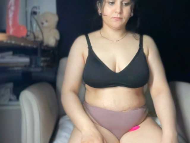 ema-love live cam on BongaCams