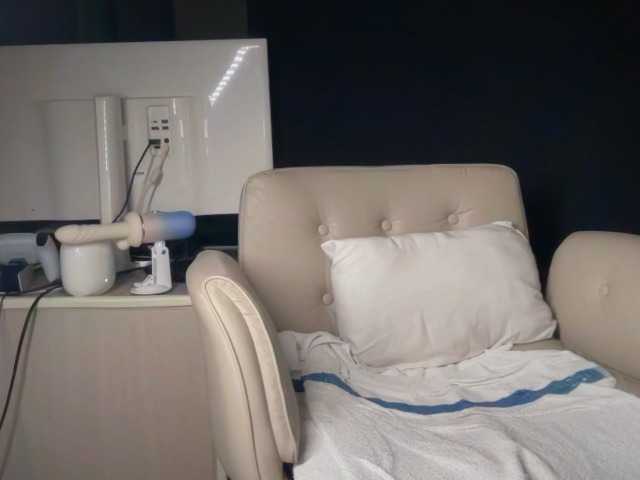 ema-love live cam on BongaCams
