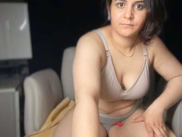 ema-love live webcam show