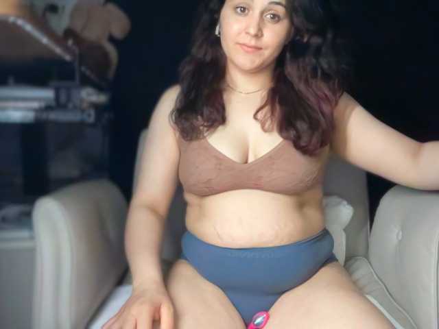 ema-love live cam on BongaCams
