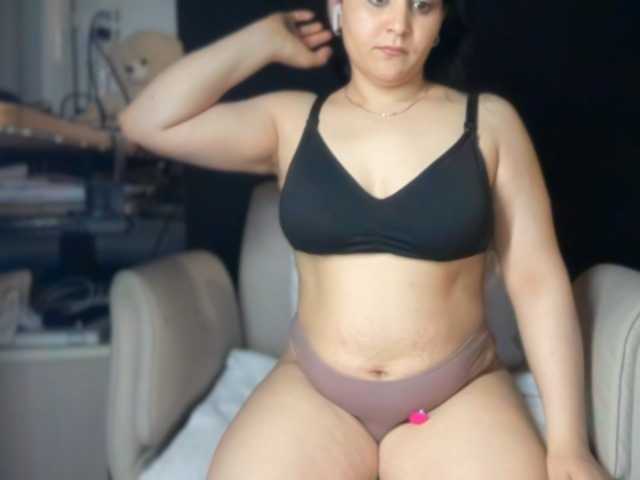 ema-love live cam on BongaCams