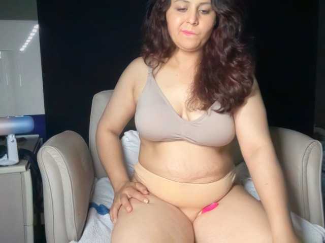 ema-love live cam on BongaCams