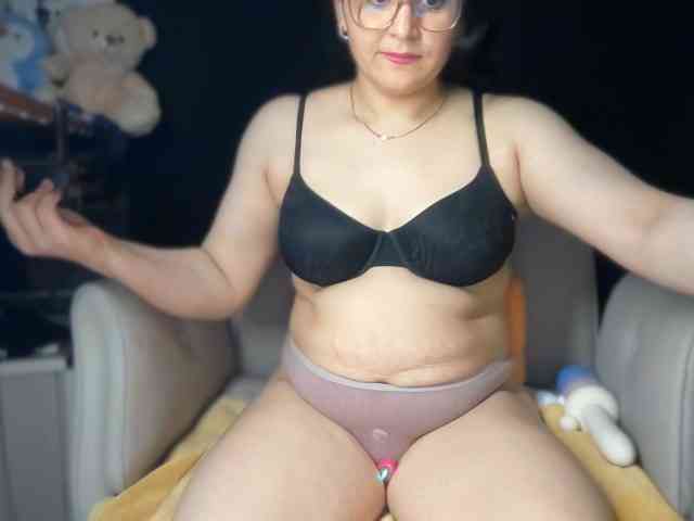 ema-love webcam