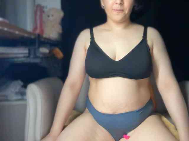 ema-love webcam
