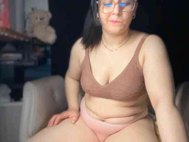 ema-love webcam