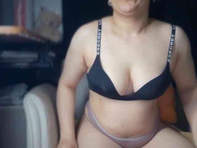 ema-love webcam