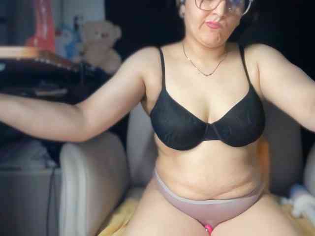 ema-love webcam