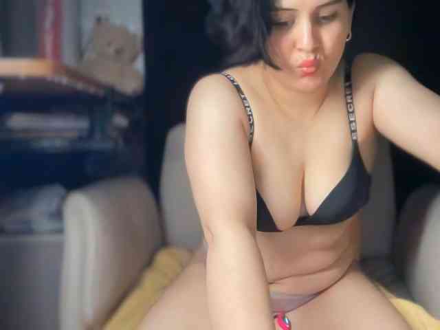 ema-love webcam