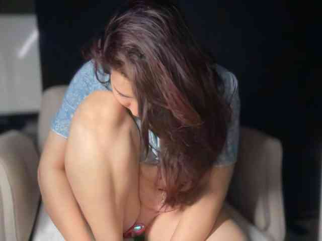 ema-love webcam