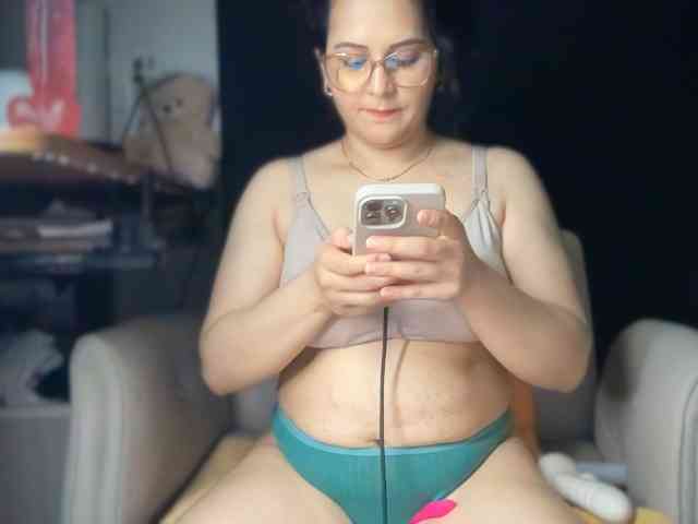 ema-love webcam