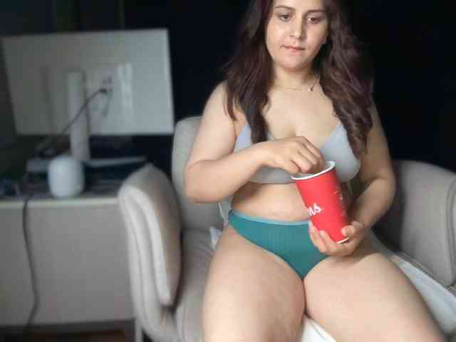 ema-love webcam
