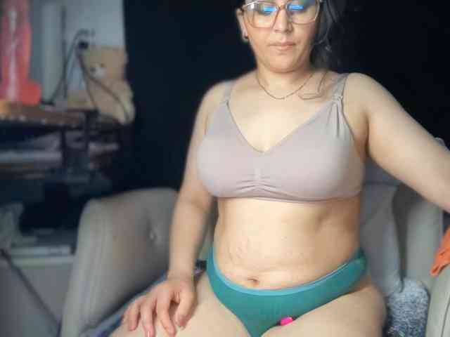 ema-love webcam