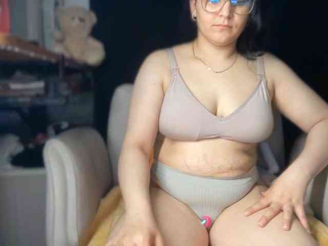 ema-love webcam