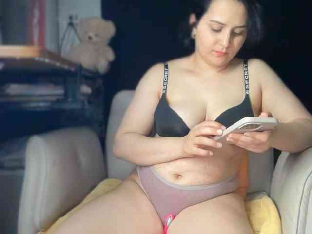 ema-love webcam