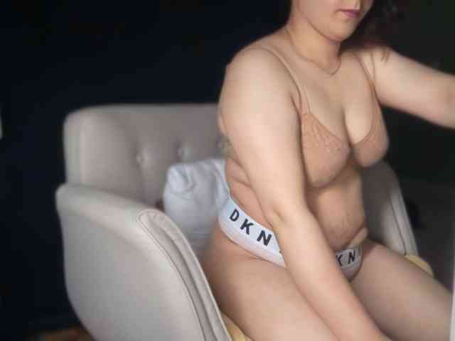 ema-love webcam