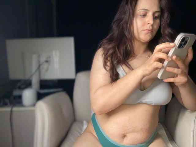 ema-love webcam