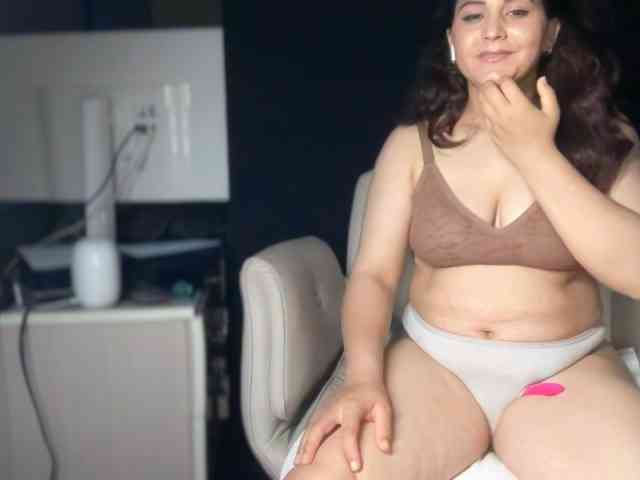ema-love webcam