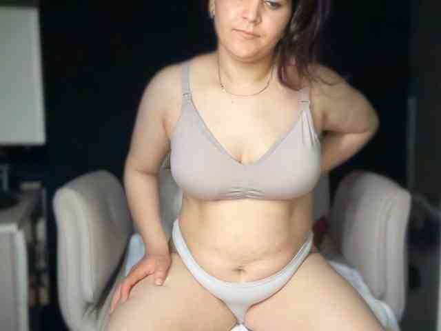 ema-love webcam