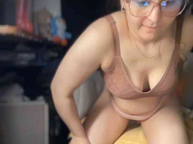 ema-love webcam