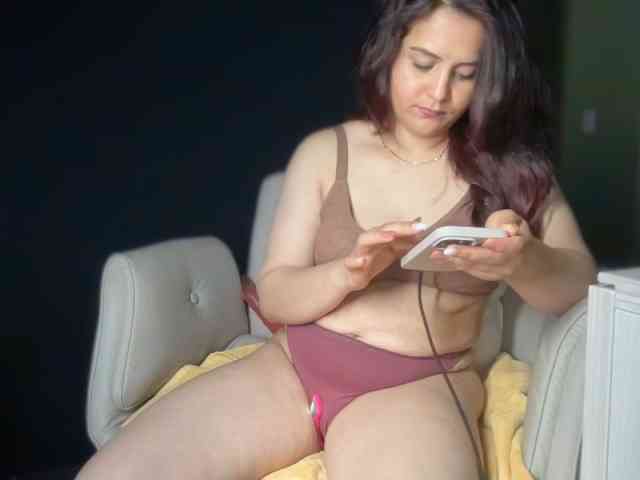 ema-love webcam
